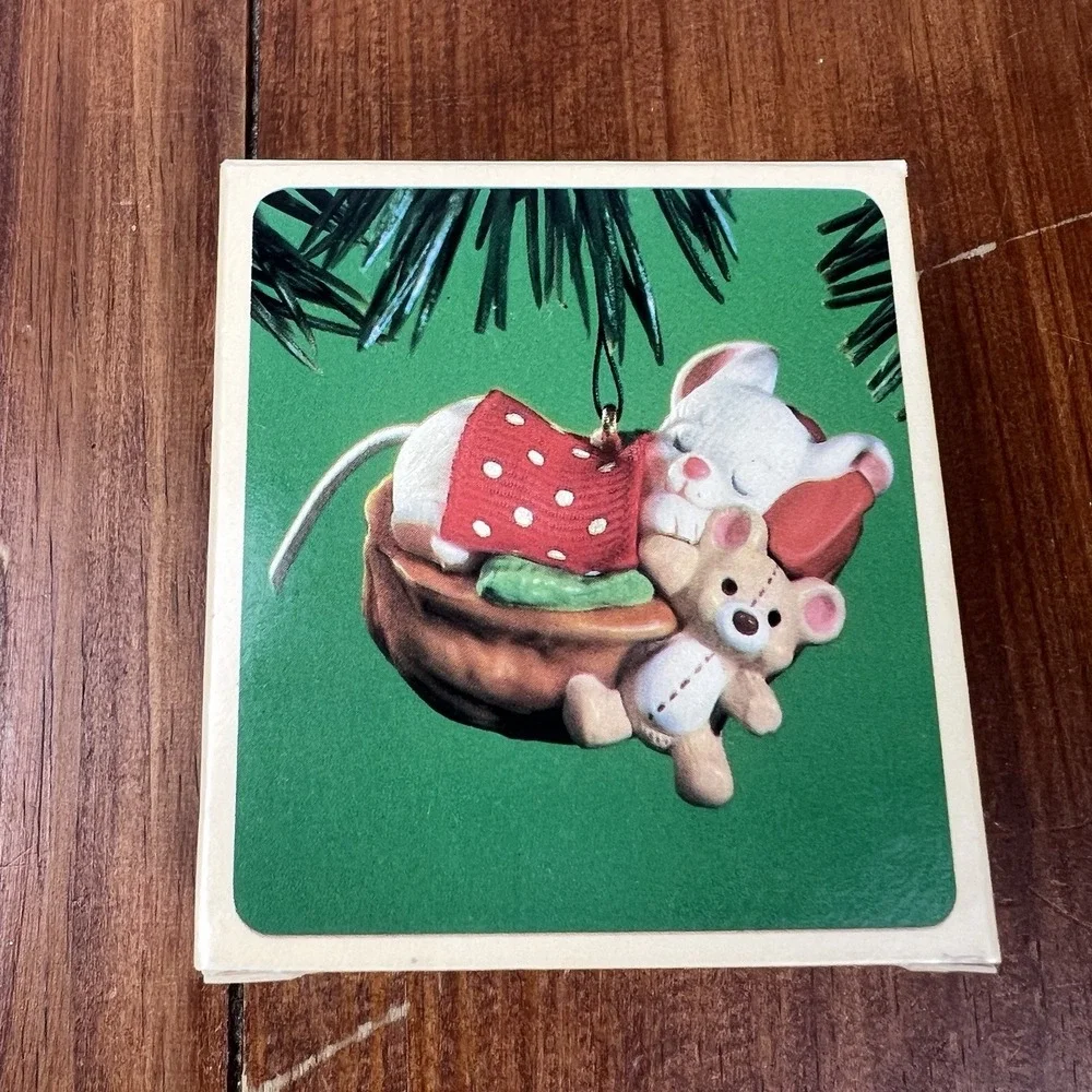 1984 Hallmark Keepsake Napping Mouse Christmas Ornament Vintage